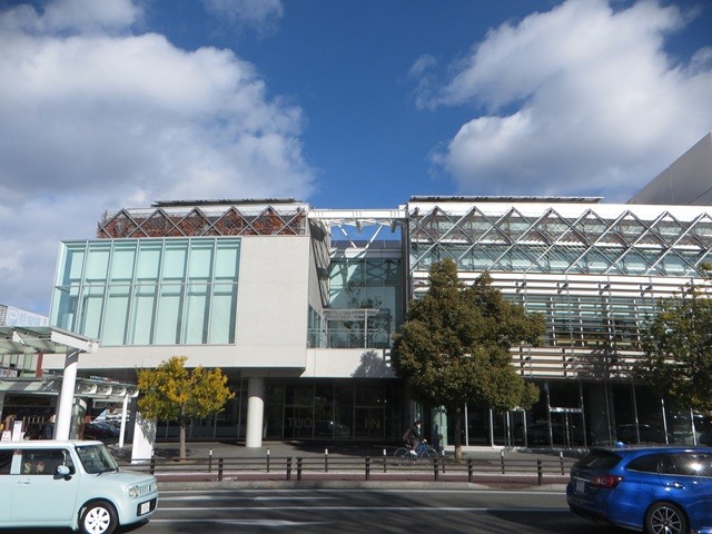 山梨県立図書館